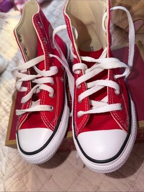 Kids Red High-Top Canvas Sneakers - Classic Lace-Up